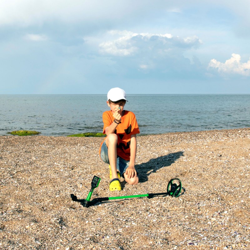 Midi hoard détecteur enfant plage