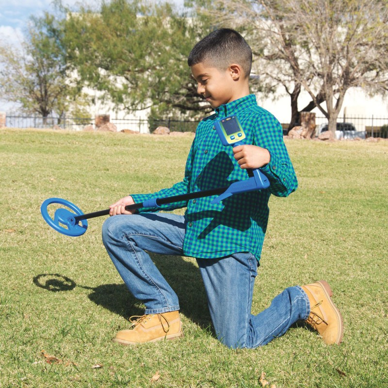 Enfant avec un détecteur junior TID Enfant avec un détecteur junior TID